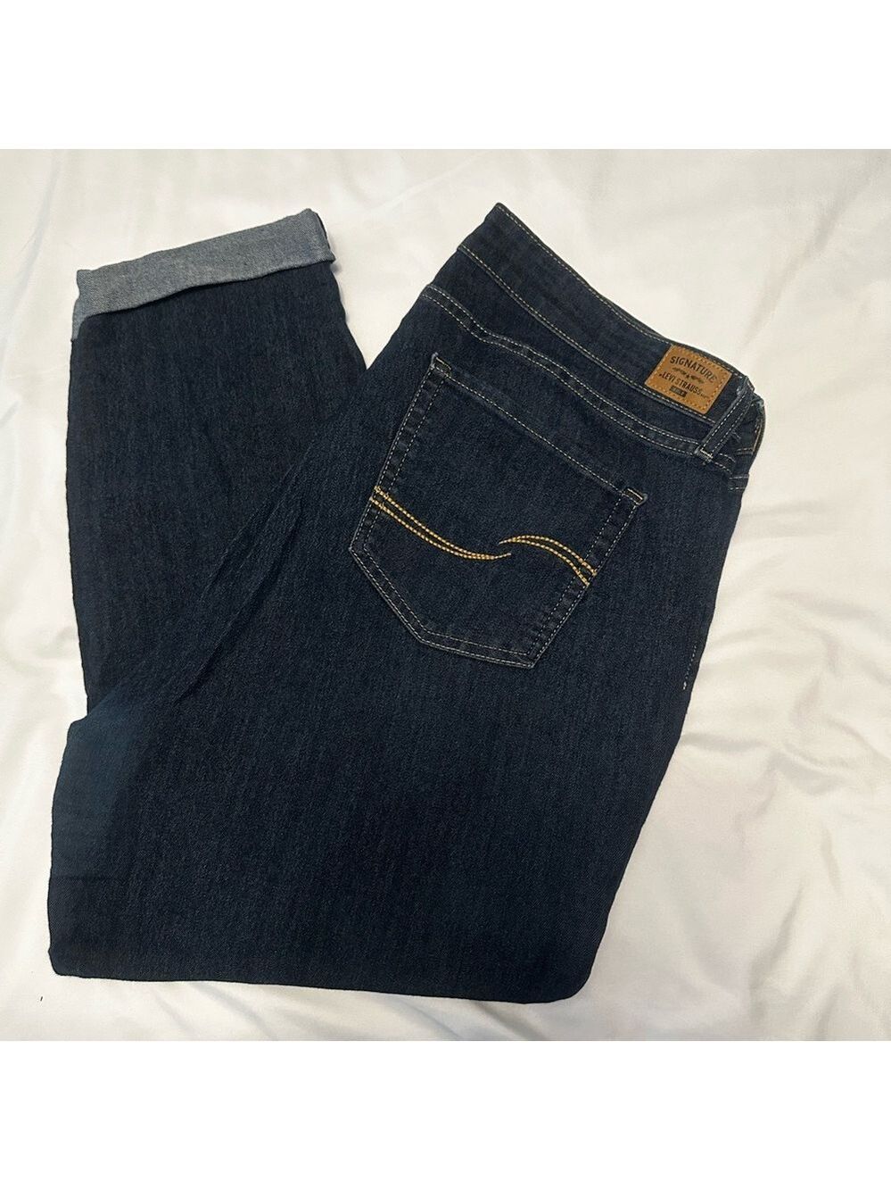 Signature Dark Blue Women's Relaxed Jeans